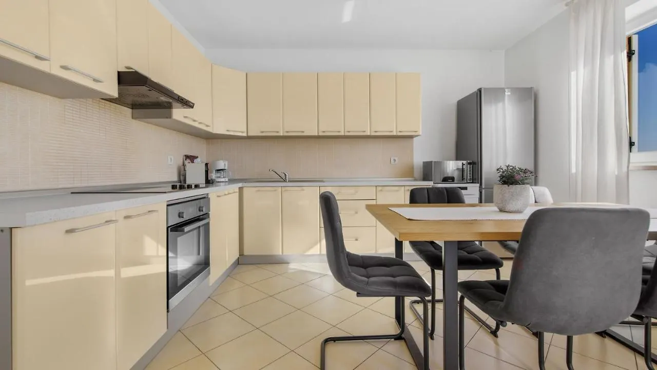 Apartment Giulia With Sea View In Novigrad Novigrad