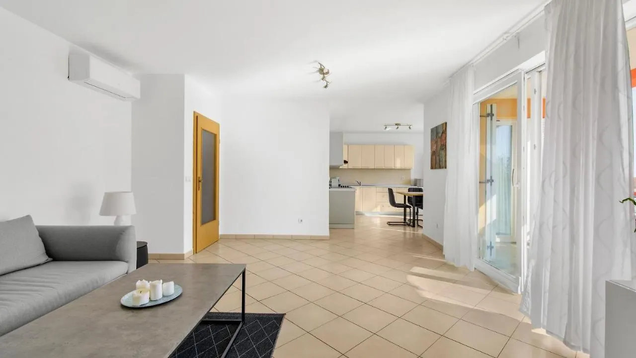 Apartment Giulia With Sea View In Novigrad Novigrad