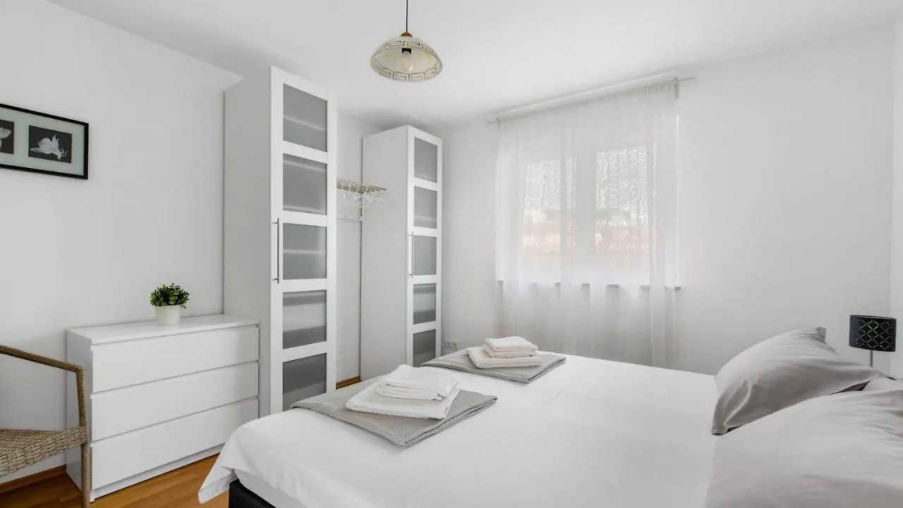 Apartment Giulia With Sea View In Novigrad Novigrad  Novigrad (Istria)
